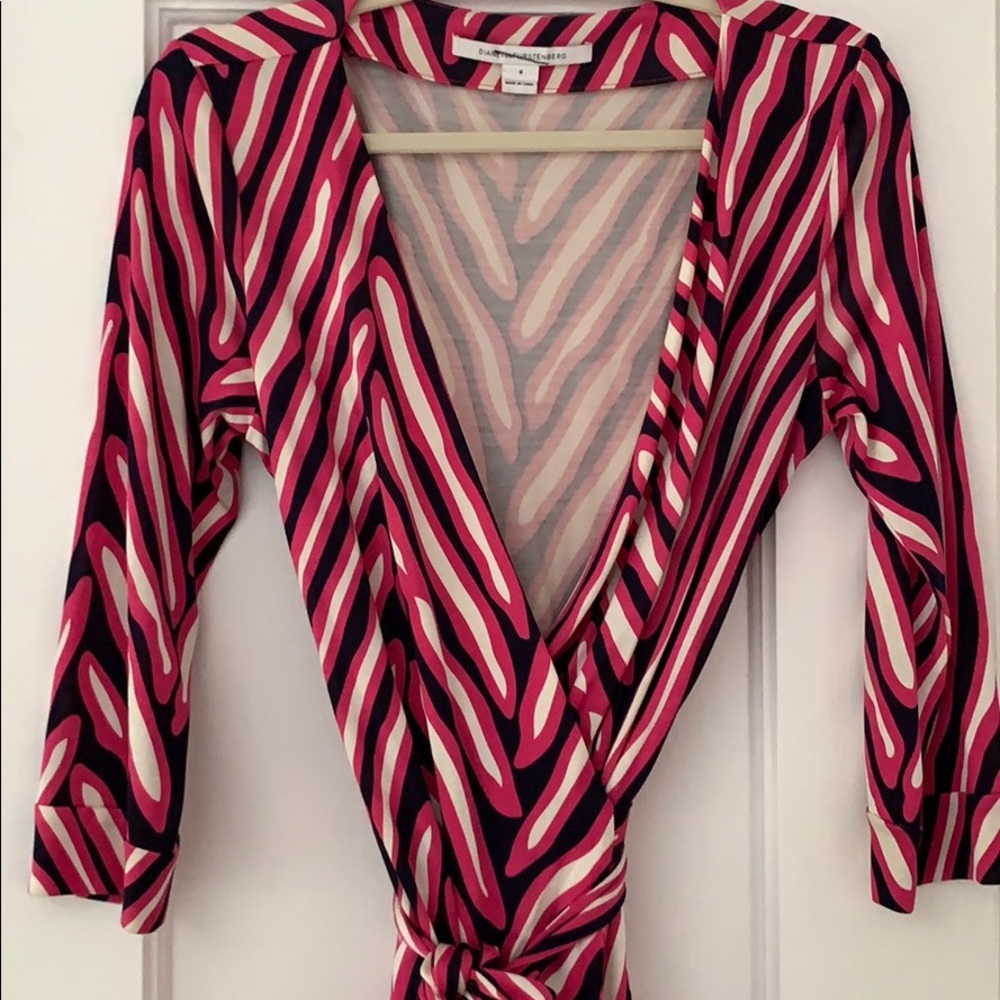 Auth DVF- worn once, stunning print! Sz8